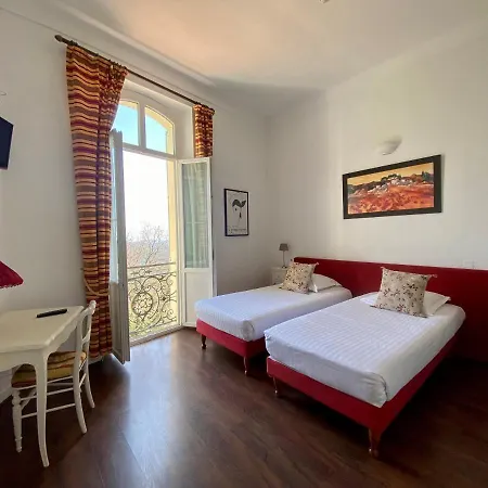 Hotel Logis La Bellaudiere 2*