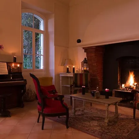 Logis La Bellaudiere 2*
