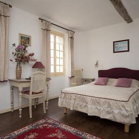 Logis La Bellaudiere 2*