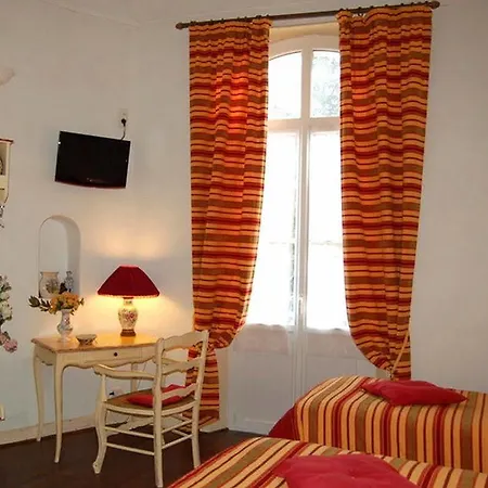Logis La Bellaudiere 2*