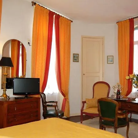 Hotel Logis La Bellaudiere 2*
