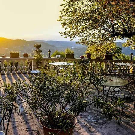 Logis La Bellaudiere 2*